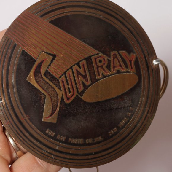 Vintage 1940's SUN RAY PHOTO NYC 3" Brass Photographer Whistle advertising RARE - Picture 2 of 7